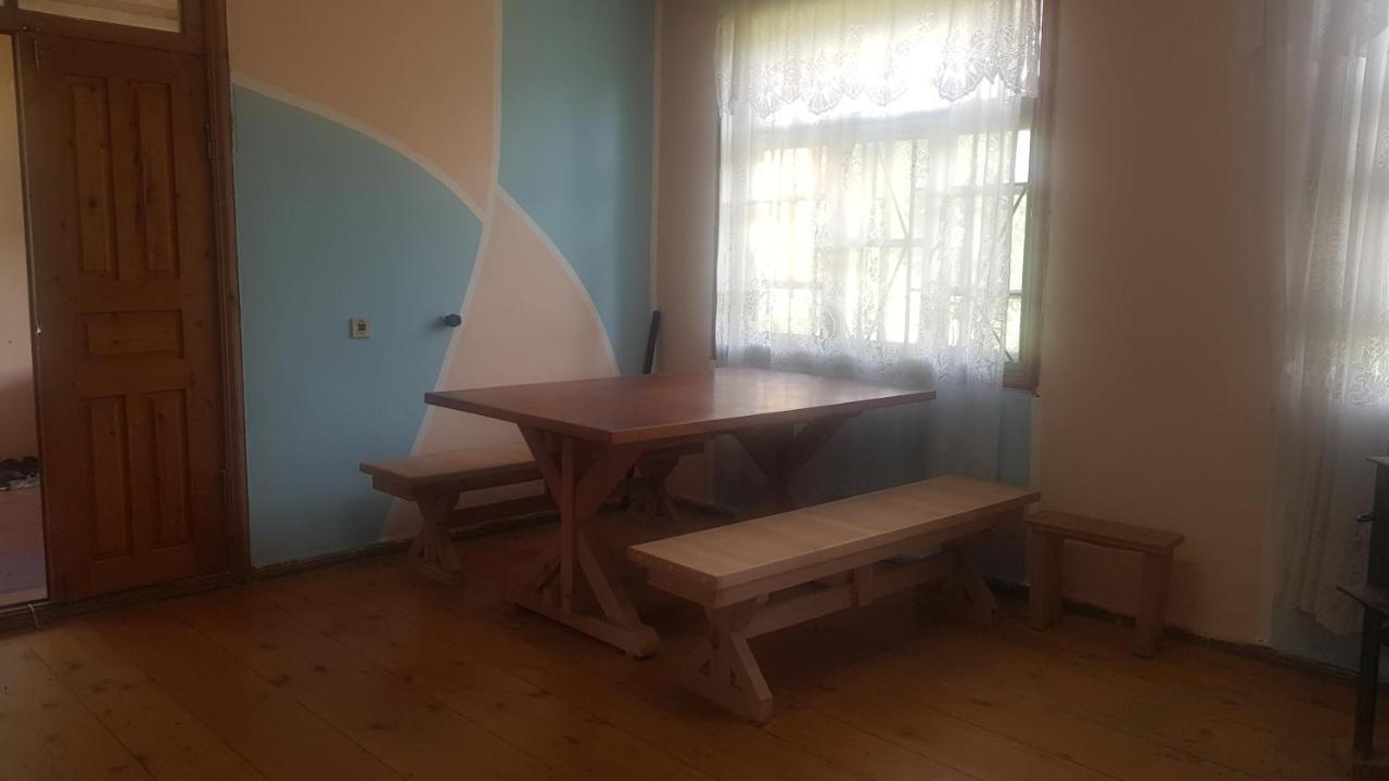 Hostel The Misty Mountains Местія Екстер'єр фото