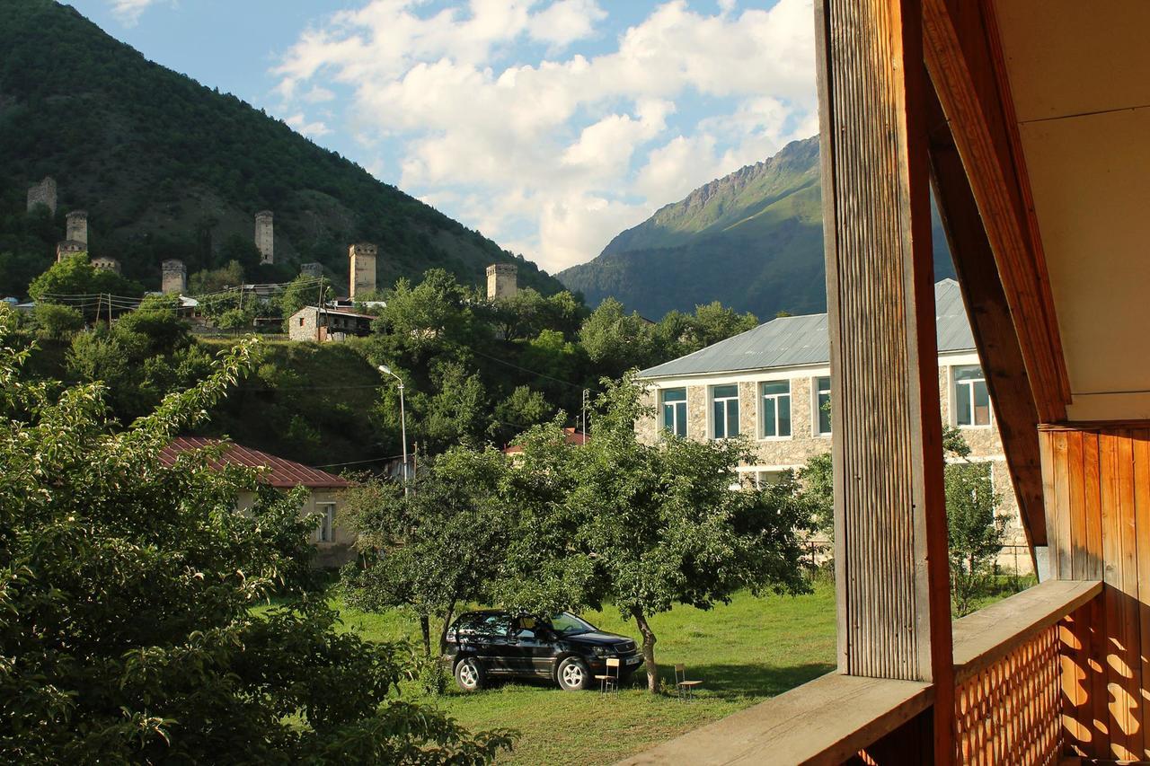 Hostel The Misty Mountains Местія Екстер'єр фото