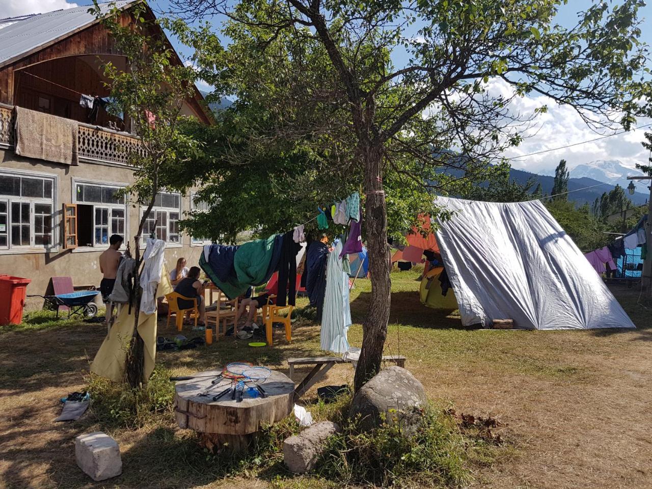 Hostel The Misty Mountains Местія Екстер'єр фото