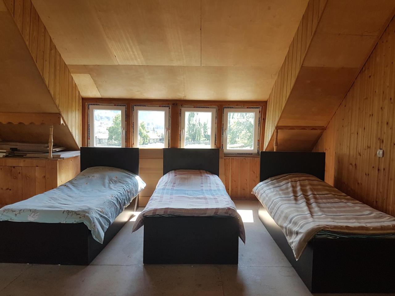Hostel The Misty Mountains Местія Екстер'єр фото