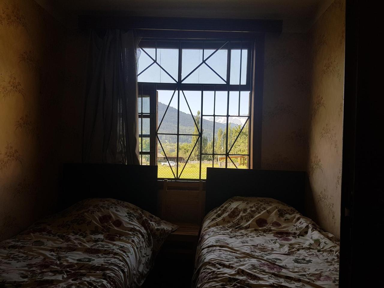 Hostel The Misty Mountains Местія Екстер'єр фото