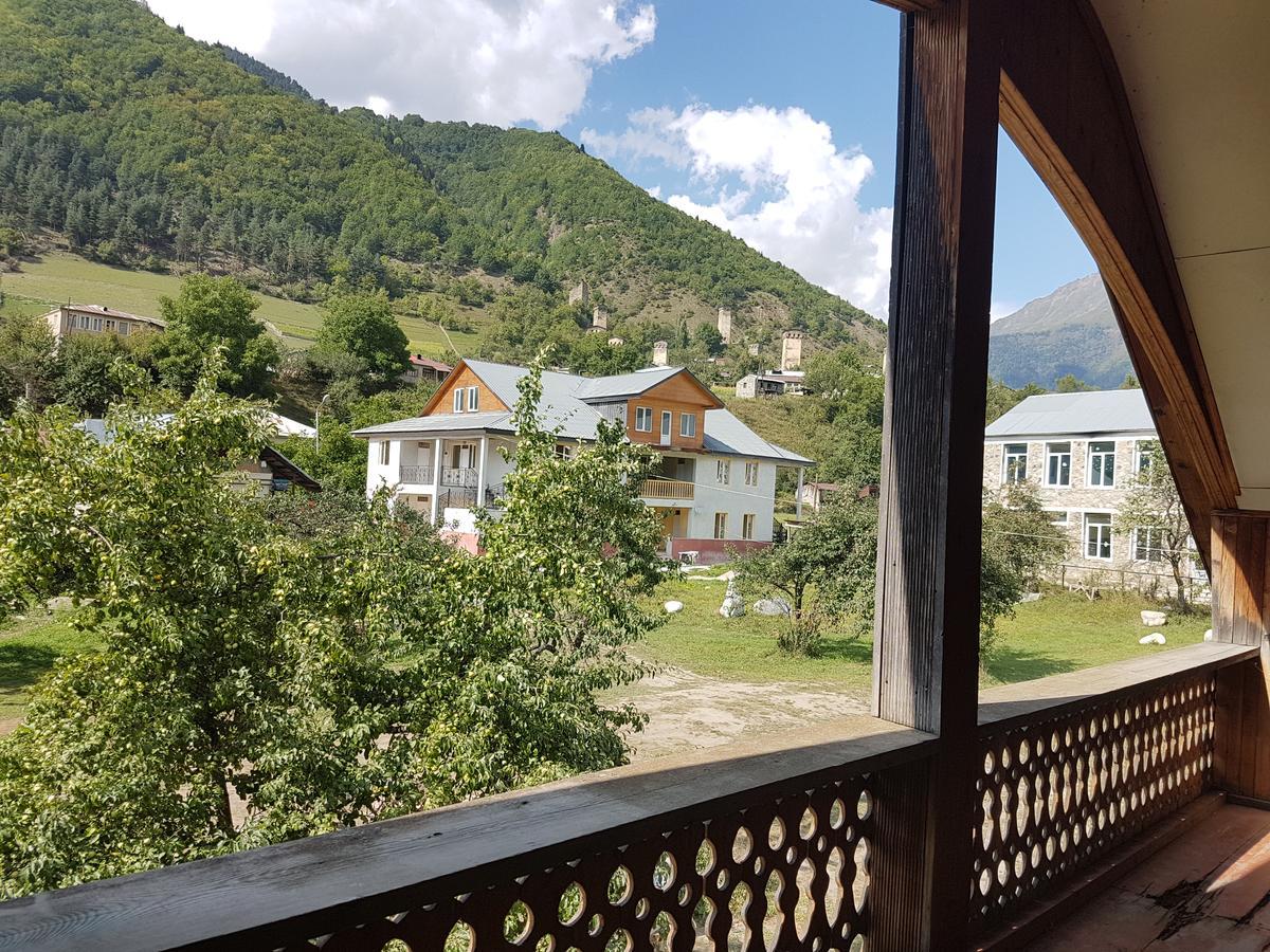 Hostel The Misty Mountains Местія Екстер'єр фото